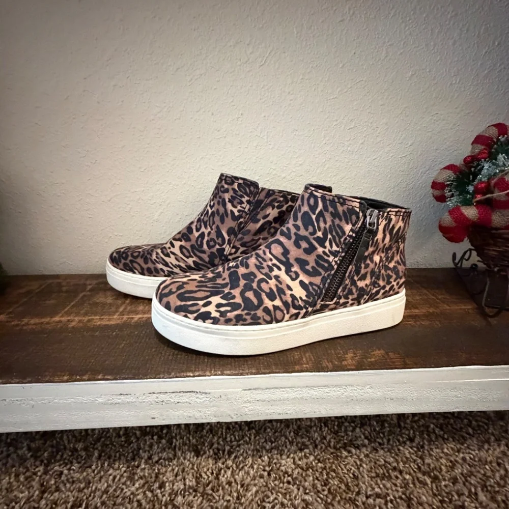 Naturalizer Cheetah Sneakers, Sz 7.5, Like New